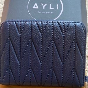 Small wallet. Navy. 24 credit card slots